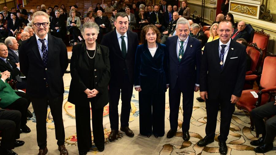 De esquerda a dereita, Ulises Bértolo, Milagros Otero, Román Rodríguez, Dulce María García Mella, Jesús Palmou e Marcelino Agís. FOTO: Santi Alvite De esquerda a dereita, Ulises Bértolo, Milagros Otero, Román Rodríguez, Dulce María García Mella, Jesús Palmou e Marcelino Agís. FOTO: Santi Alvite