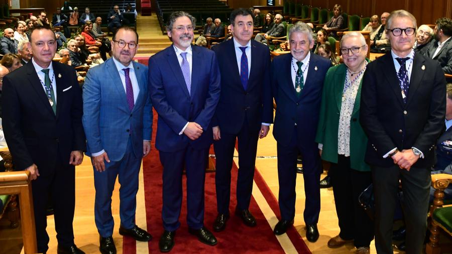 De esquerda a dereita, Marcelino Agís, Antonio López, Miguel Taín, Román Rodríguez, Jesús Palmou, María Josefa Sanz e Ulises Bértolo. FOTO: Santi Alvite De esquerda a dereita, Marcelino Agís, Antonio López, Miguel Taín, Román Rodríguez, Jesús Palmou, María Josefa Sanz e Ulises Bértolo. FOTO: Santi Alvite