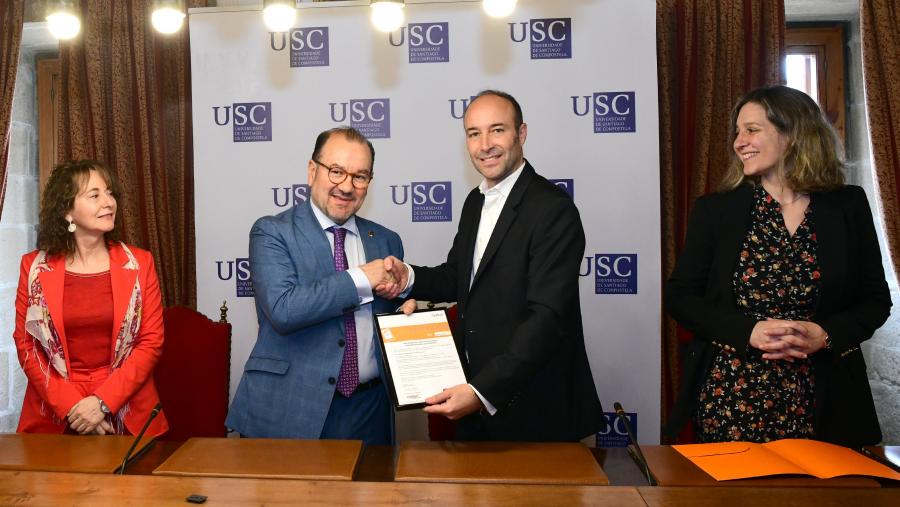 De esquerda a dereita, Dulce María García Mella, Antonio López Díaz, José Francisco Bonet e Ana Mª San Román Álvarez. FOTO: Santi Alvite