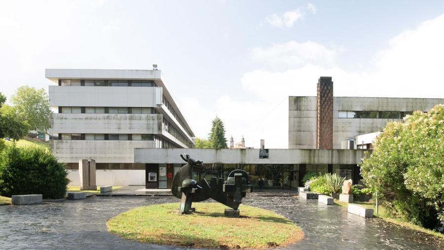 Exterior da Facultade de Ciencias Económicas e Empresariais