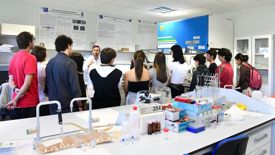 O Instituto de Materiais fomenta a través deste programa o coñecemento no ámbito STEM entre a mocidade. FOTO: Santi Alvite O Instituto de Materiais fomenta a través deste programa o coñecemento no ámbito STEM entre a mocidade. FOTO: Santi Alvite