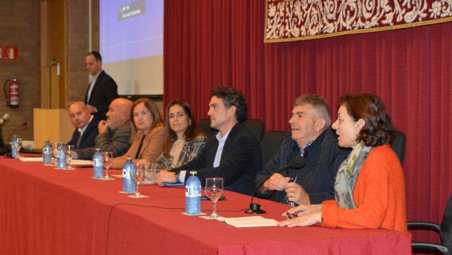 Autoridades, na apertura do foro técnico sobre o programa LEADER, na EPS de Enxeñaría