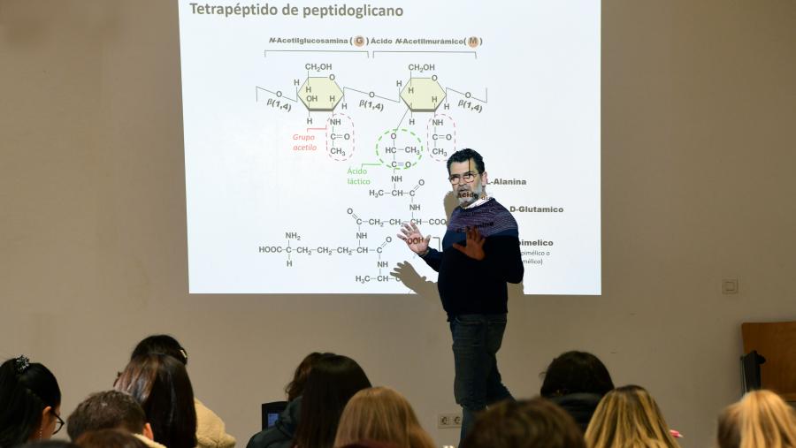 No capítulo de profesorado, o Consello de Goberno tamén deu luz verde á planificación complementaria 2023 da Proposta de actuacións en materia de PDI . Imaxe de arquivo dunha clase da USC. FOTO: Santi Alvite