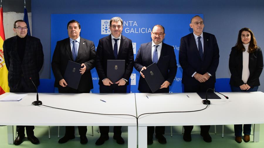 Os reitores e o conselleiro formalizaron o acordo este martes 12. FOTO: Santi Alvite Os reitores e o conselleiro formalizaron o acordo este martes 12. FOTO: Santi Alvite