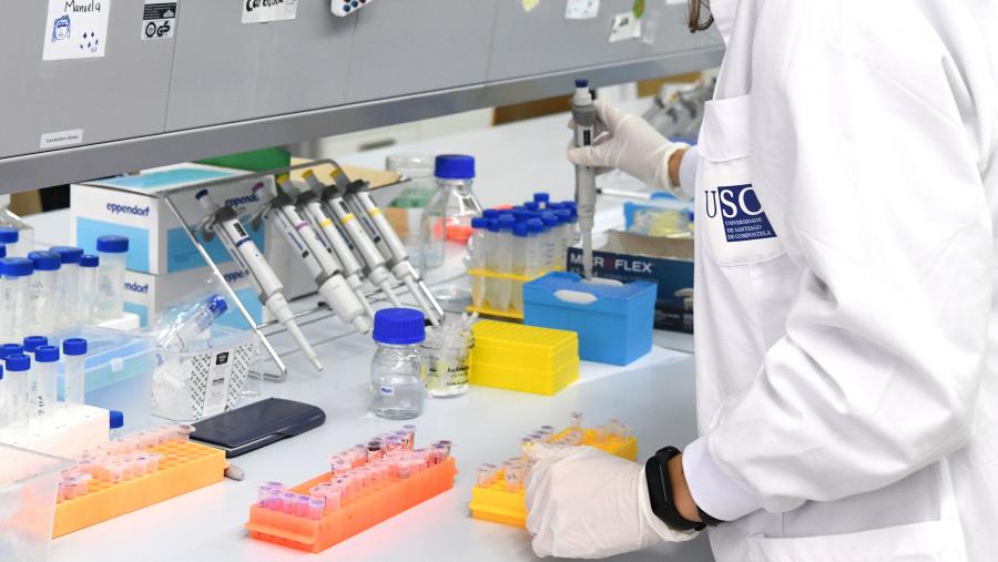 A investigación é un dos ámbitos nos que destaca a USC. FOTO: Santi Alvite