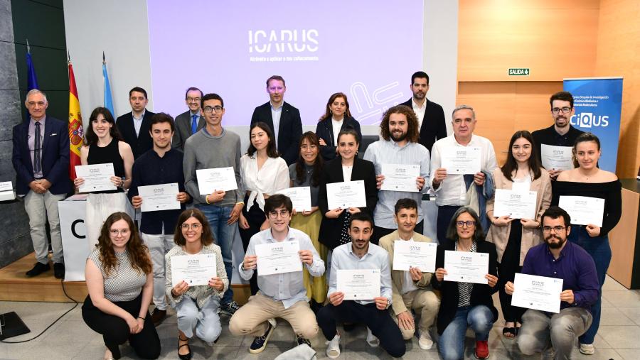 Foto de grupo das persoas premiadas e as autoridades. Foto: Santi Alvite