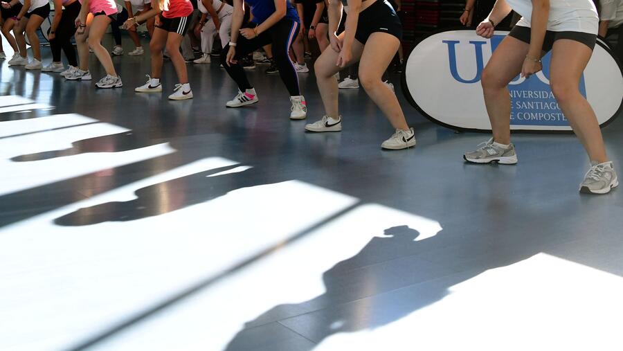 Imaxe de arquivo dunha actividade de zumba na USC. FOTO: Santi Alvite