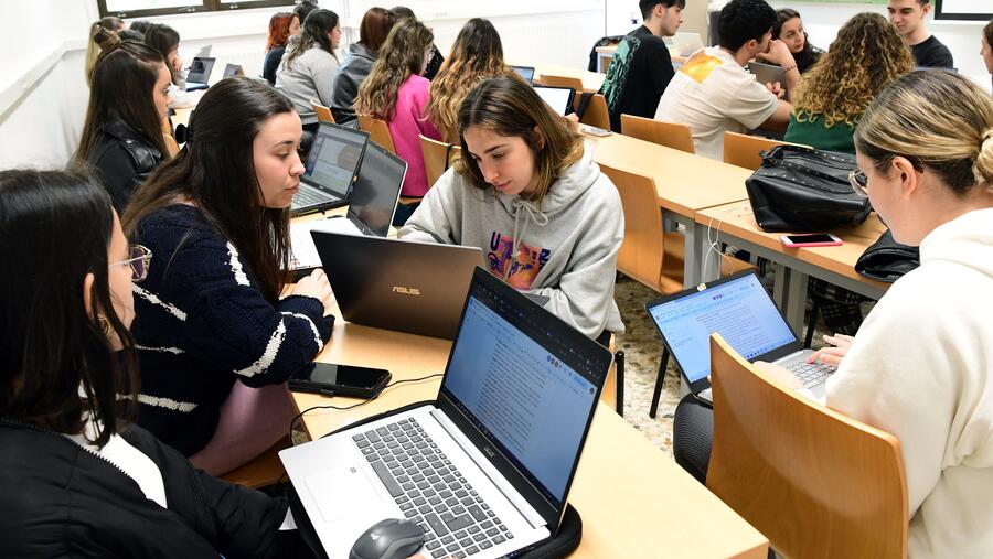 No curso do día 12 aprenderase a editar na Galipedia. Foto: Santi Alvite