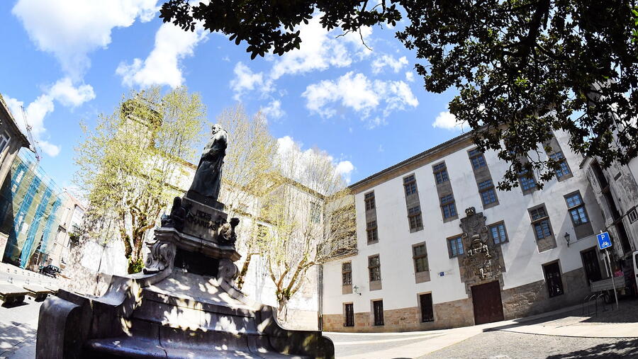 Vista exterior da Facultade de Filosofía