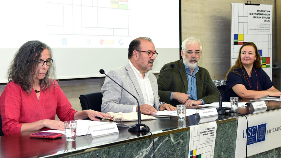 A conferencia inaugurouse este mércores en Filoloxía. Foto: Santi Alvite