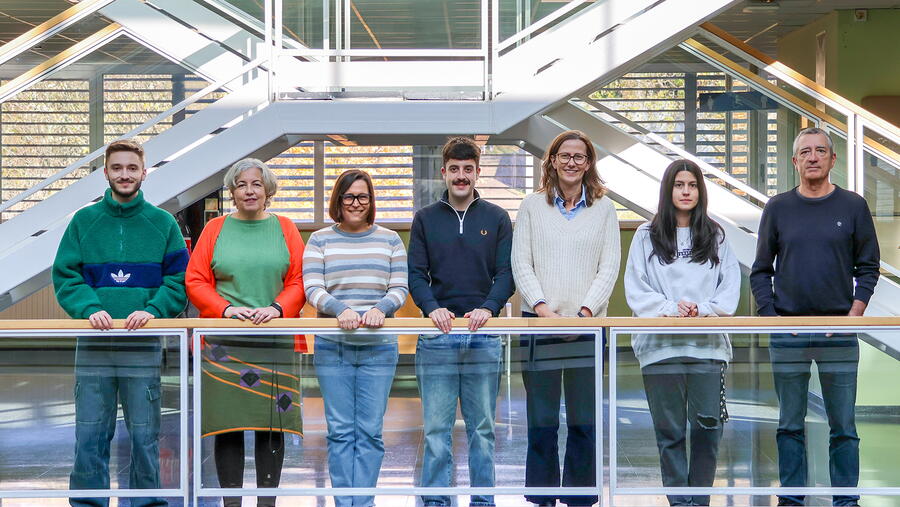 Equipo multidisciplinar do NextPET na reunión de arranque do proxecto (De esq a dereita): Adrián López, Almudena Hospido, Sabela Balboa, Brais Vázquez, Gemma Eibes, Natalia Barreiro e Jose Martínez Costas. FOTO: CRETUS