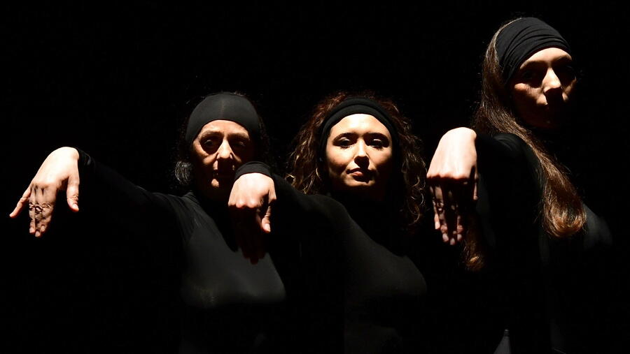 Representación de danza universitaria na USC