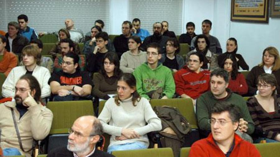Miquel Barceló nun momento da súa intervención na Facultade de Física onde analizou a relación entre a ciencia e a ciencia ficción