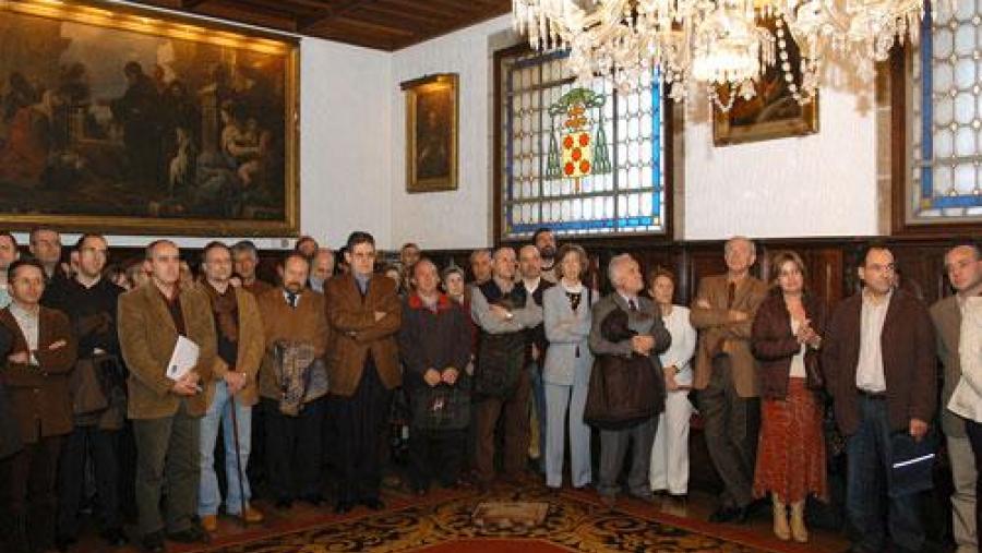 Numeroso público deuse cita no Salón de Graos do Colexio de San Xerome na toma de posesión do decano de Bioloxía