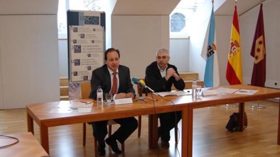 O vicerreitor de Coordinación do Campus de Lugo Carlos Herrero Latorre e o vicerreitor de Cultura Elias Torres presentaron os cursos de verán da USC en Lugo