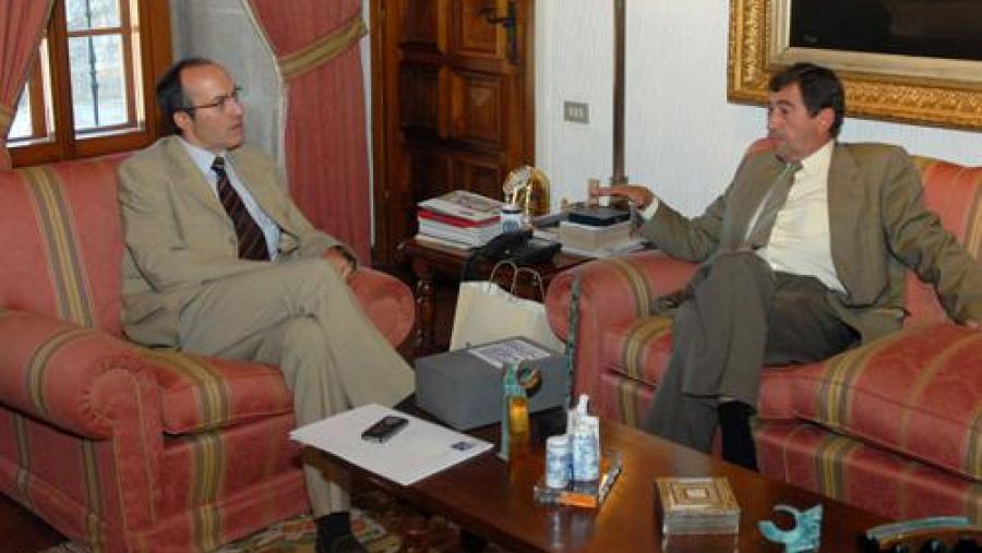 A recepción tivo lugar no despacho do reitor, en San Xerome