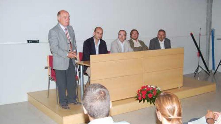 De esquerda a dereita: Antonio Rodríguez Colmenero, catedrático de Historia Antiga da Universidade de Santiago de Compostela, profesor Emérito; José Antonio Armada Pérez, alcalde de Bande; Senén...