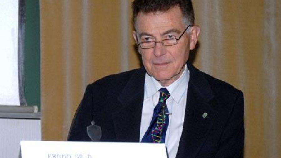 O investigador Francisco J. Ayala pronunciou este martes unha conferencia na Facultade de Farmacia