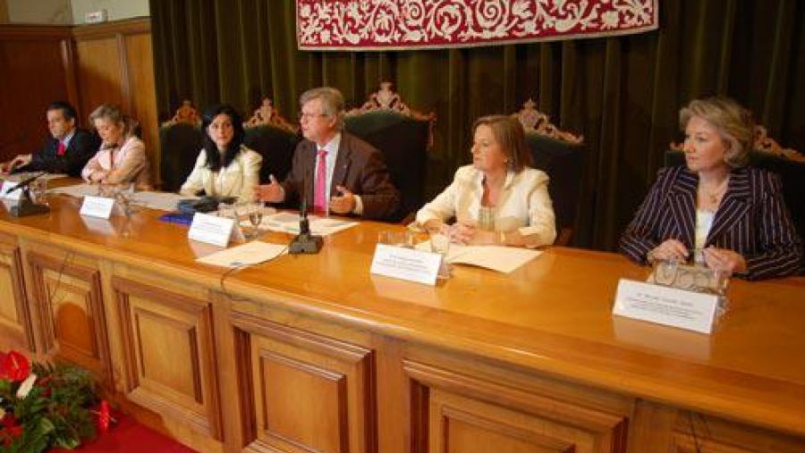 De esquerda a dereita: Manuel Macía, Begoña Freire, María Jesús Núñez, José Manuel Mayán, María Castro e Mercedes González