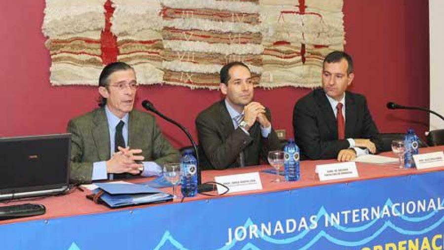 De esquerda a dereita, Jorge Pueyo, Luis Míguez Macho e Julio Jorge Urbina