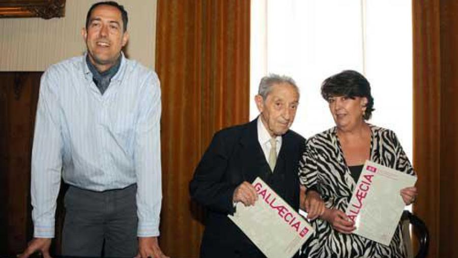 De esquerda a dereita, Ramón Fábregas, Isaac Díaz Pardo e Raquel Casal