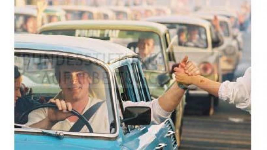 Filoloxía conmemora cunha exposición o vixésimo aniversario da caída do muro de Berlín