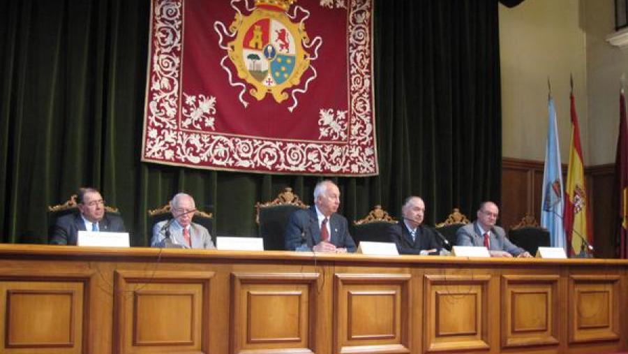 O acto de graduación, que presidiu o reitor Juan Casares, celebrouse no Salón Nobre do Colexio de Fonseca