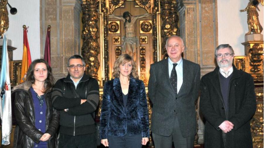 O reitor, no centro, xunto ao novo equipo decanal de Psicoloxía