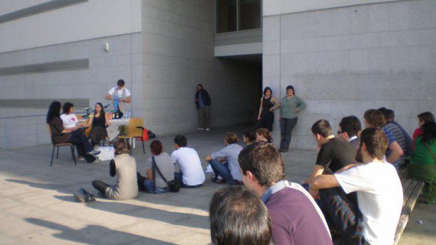 Teatro-foro celebrado o pasado 5 de abril na Biblioteca Intercentros de Lugo por 'USC en transición'