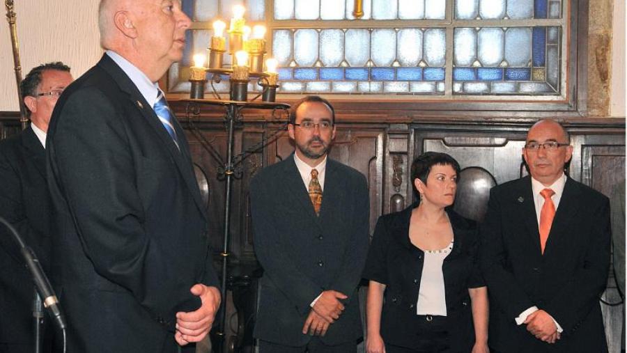 O reitor, en primeiro termo, xunto a Víctor Millet, Carmen Fernández e Francisco Durán (de esquerda a dereita)