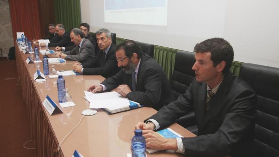 O vicerreitor de Investigación e Innovación presidiu a presentación deste nova obra. Foto: Alfonso-Servimav