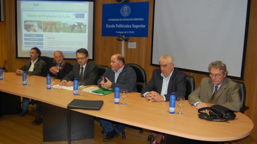 De esquerda a dereita, Xan Rodríguez Diz, Xosé Turnes, Javier Bueno, César Resch, José María Calo e Javier González-Palencia, durante a presentación do máster en Produción de Leite da USC