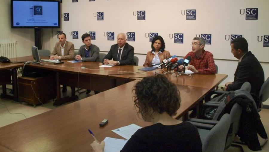 A aplicación do bUSCatermos para dispositivos móbiles presentouse este mércores na Reitoría da USC. Foto: Alfonso-Servimav