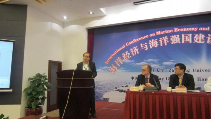 O profesor Rubén Lois participa en China nunha conferencia internacional sobre economía do medio mariño