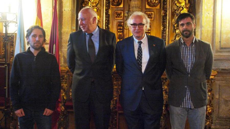 O reitor xunto ao novo equipo decanal de Filosofía. Foto: Alfonso-SERVIMAV