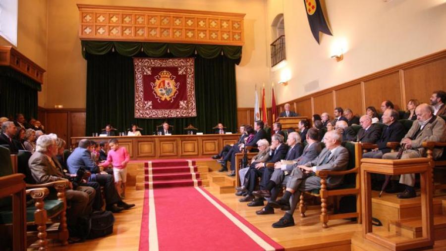 Ao acto acudiron numerosas amizades e colegas académicos e profesionais do Dereito. Foto: Servimav-USC