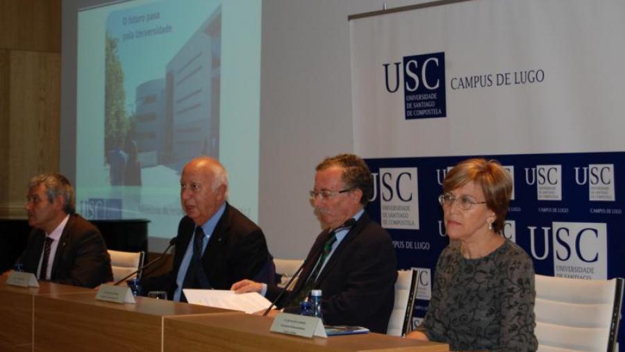 Pedro García Herradón, Juan Casares, Manuel Puga e Benita Silva, na presentación da Memoria de Responsabilidade Social da USC do 2012