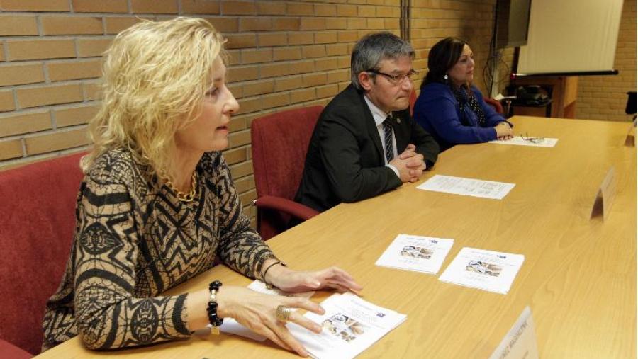 Núñez Magdalena, García Herradón e Dono Díaz, na apertura do curso de especialización en Enfermaría
