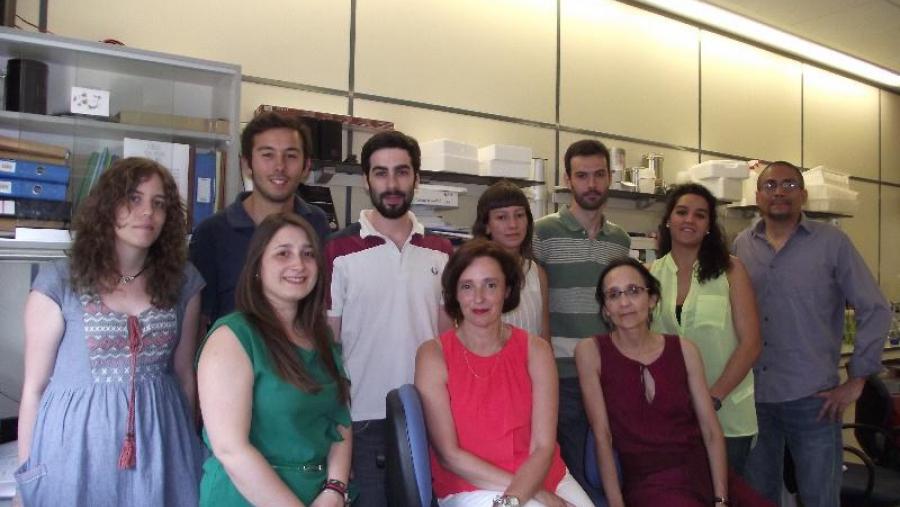 Grupo de Acuicultura e biotecnoloxía mariña, coa profesora Ana Otero no centro