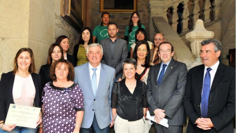 A entrega de premios realizouse nun acto protocolario en San Xerome. Premiados e autoridades pasaron para os medios de comunicación Foto: Santi Alvite