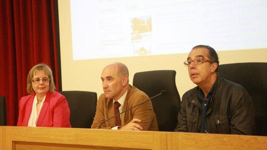 O profesor Isidro Dubert, á dereita, coordina este sétimo obradoiro