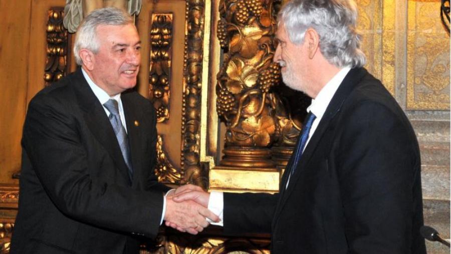 Xosé Ramón Pousa tomou posesión nun acto presidido polo reitor Viaño (Foto: Santi Alvite)