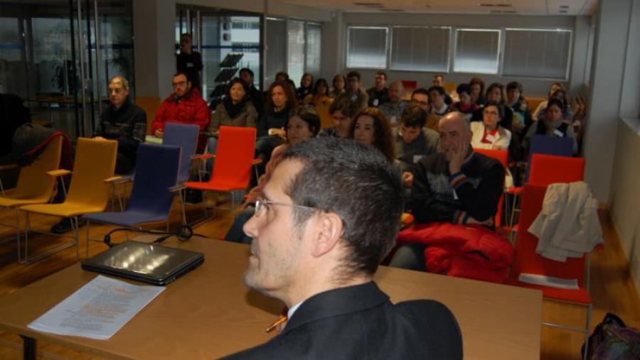 Andrés Barreiro, na apertura da xornada 'Xuvenciencia, mergúllate na investigación' no edificio Cactus do campus de Lugo