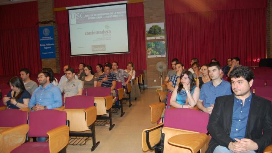 Estudantes da última promoción do máster en Enxeñaría da Madeira Estrutural da USC