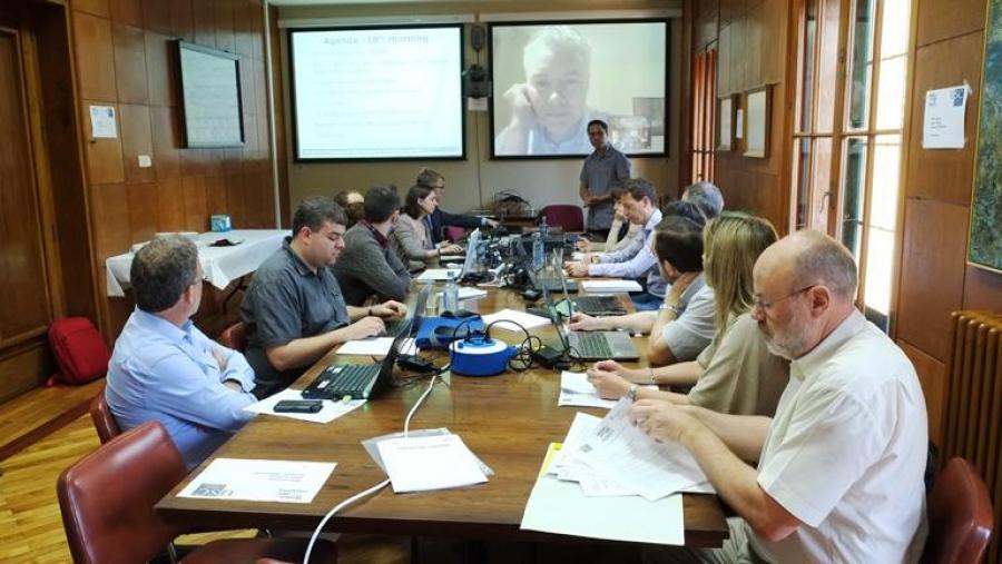 A xuntanza de traballo ten lugar na Facultade de Química (Foto: SERVIMAV-USC)