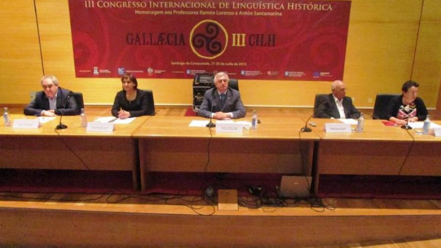 De esquerda a dereita, González, López, Viaño, Teixeira e Álvarez, na apertura do congreso na Facultade de Filoloxía