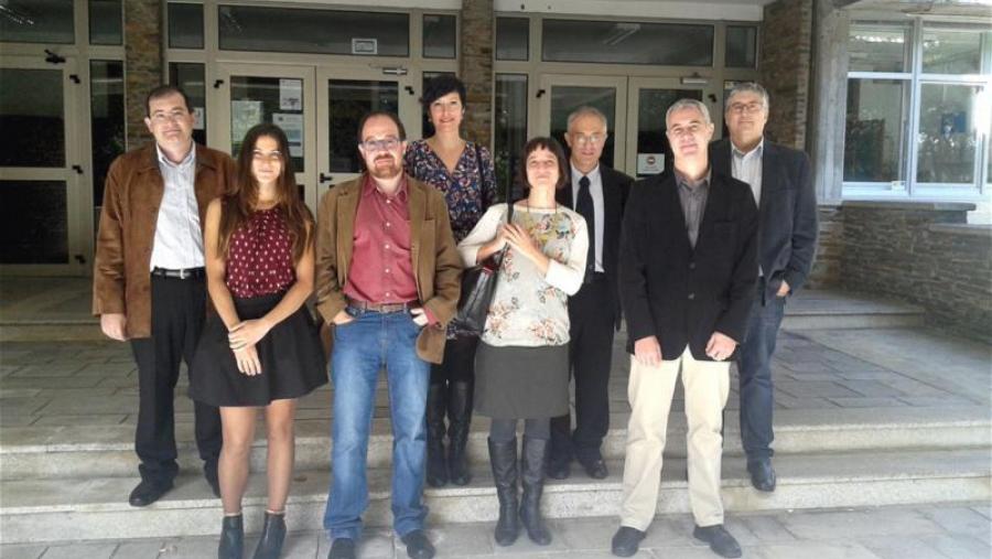 Ana Angustias Rodríguez Sanz, primeira pola esqueda, cos directores da tese e membros do tribunal