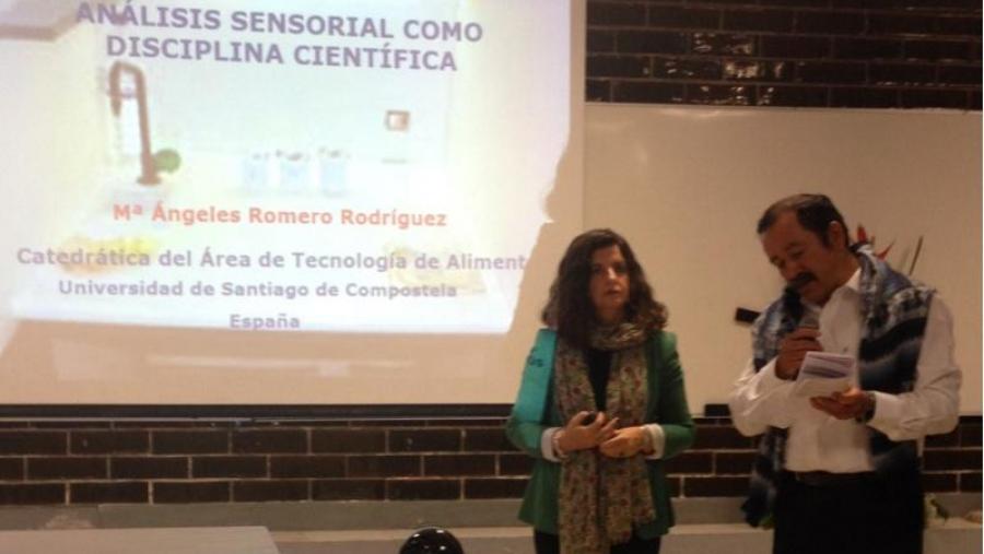 Ángeles Romero, no foro organizado por Cenacafe en México