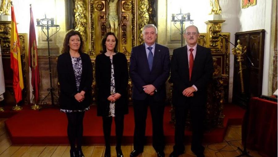 O novo equipo decanal xunto co reitor. Foto: Servimav-USC