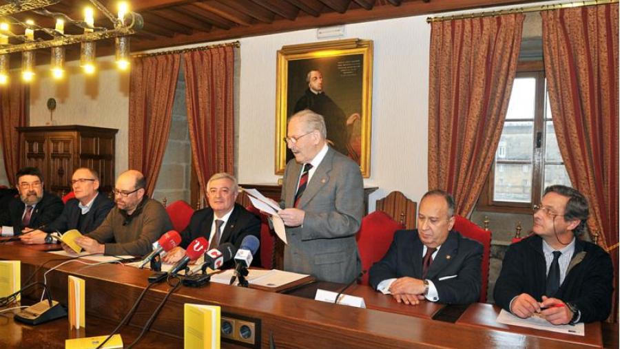 Un libro explora a historia de La Cátedra de Farmacología de la Facultad de Medicina de Santiago de Compostela